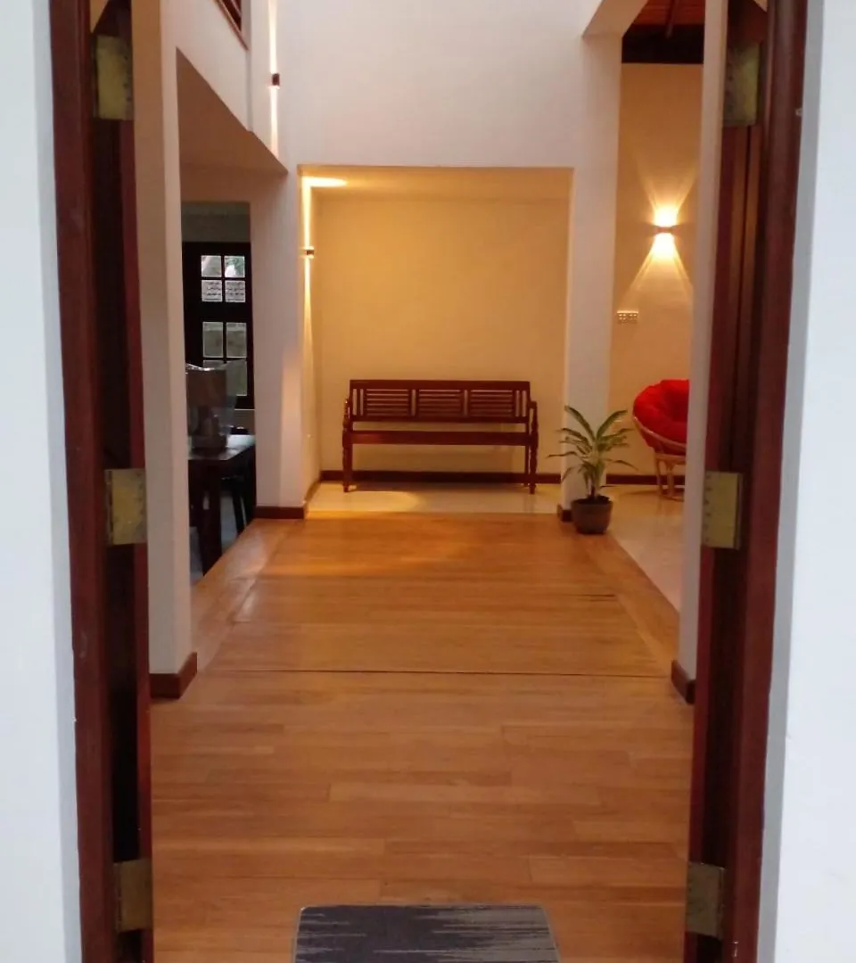 The Escape, Minuwangoda Penzion