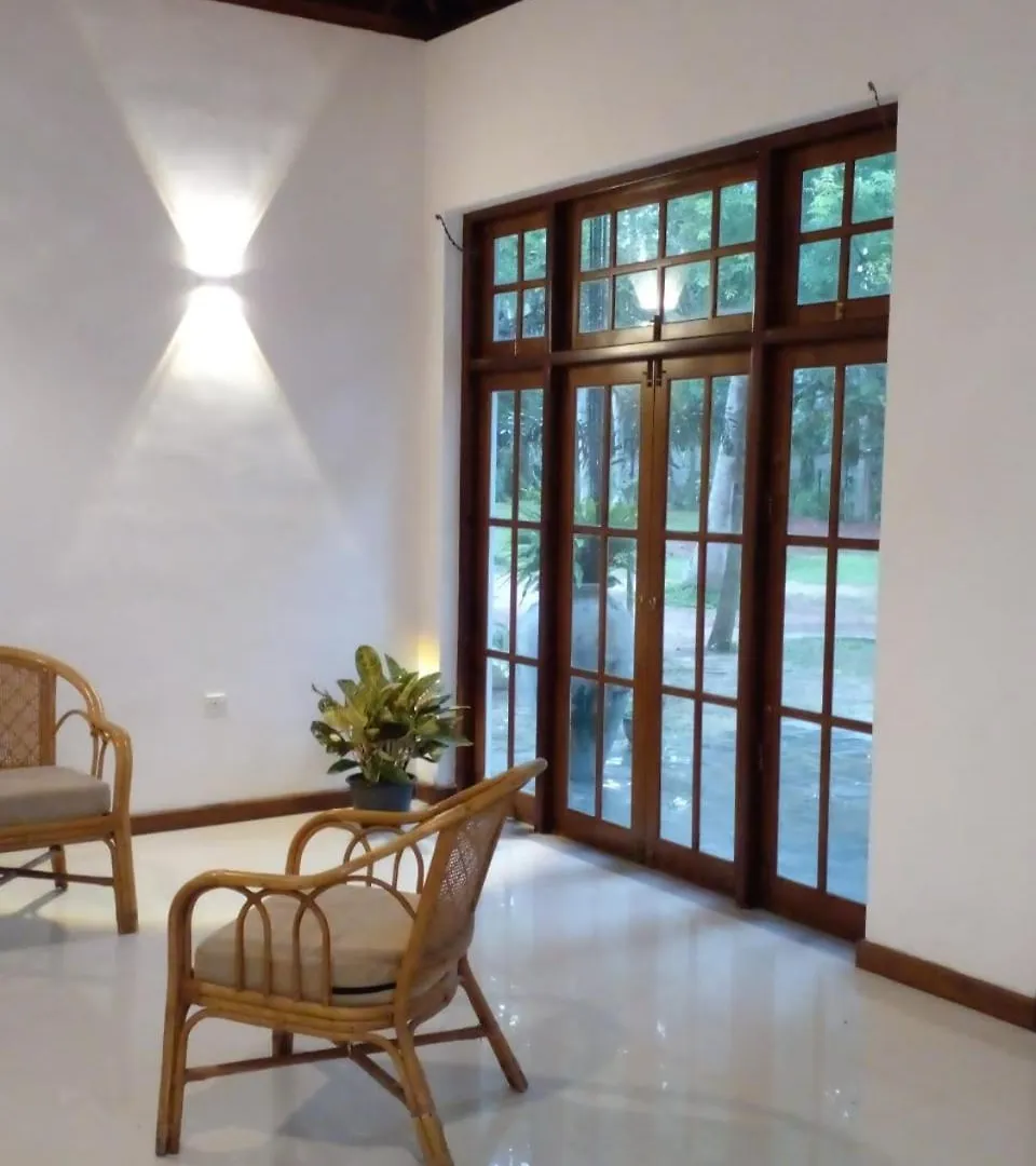 The Escape, Minuwangoda