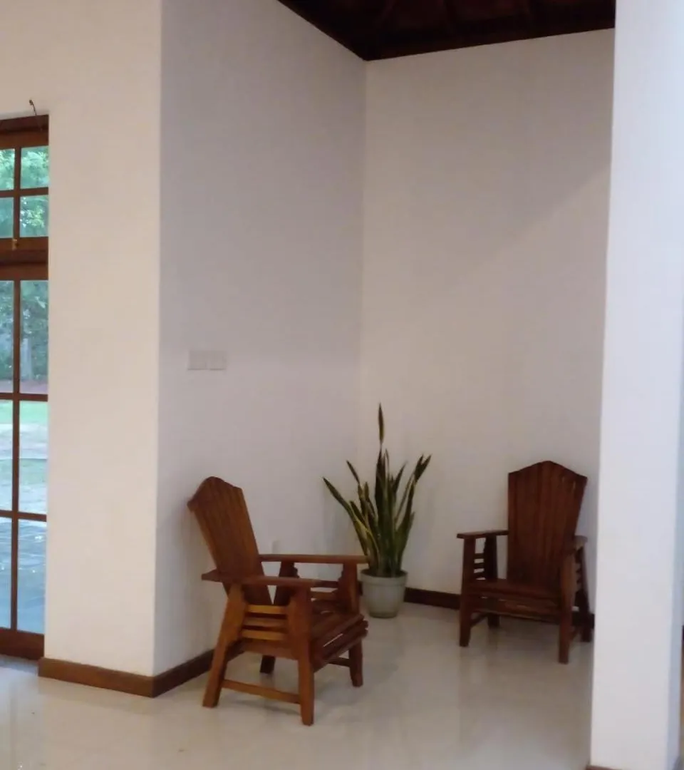 The Escape, Minuwangoda